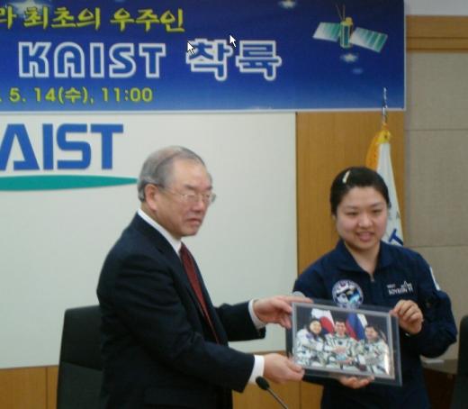 14Ϻ Ȱ 簳 ѱ   ̼ҿ(30) ڻ簡 ̳  KAIST 湮, ǥ ( ) ּ   ǰ ߴ.