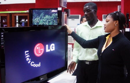 質   LG 忡 Ǹſ  LCD TV  ϰ ִ. 