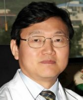 '772함 수병은 귀환하라' 쓴 55세 의대교수 