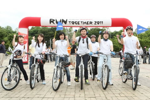 27 Ѱ  ۵ '  Բ ޸-Run Together' 翡 Ｚ ι  ( ι°) Ի  ġ ִ.