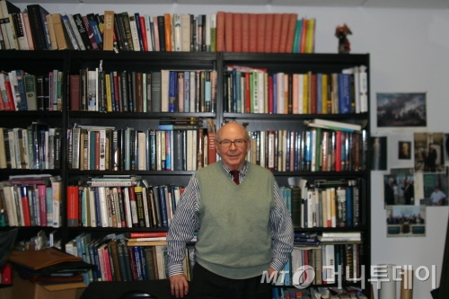 리처드 실러 미국 뉴욕대 스턴비즈니스스쿨 교수가 머니투데이와 신년인터뷰를 하고 있다.