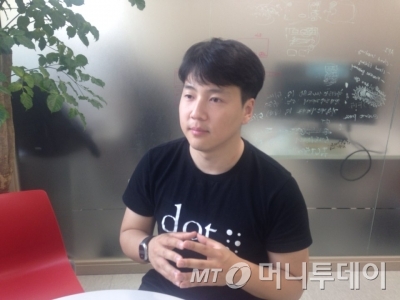 시각장애인용 '점자 스마트워치' 만든 유학파 청년 