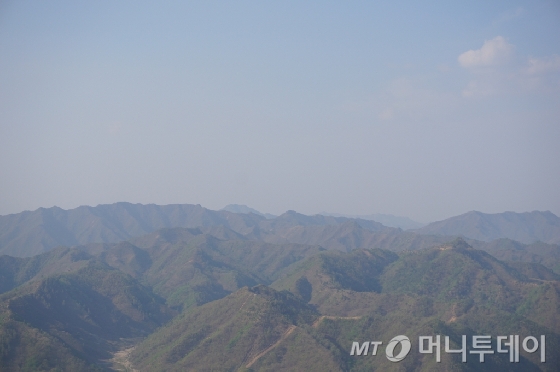 강원도 화천 칠성전망대에서 촬영한 북한의 산하. /사진=김지훈 기자