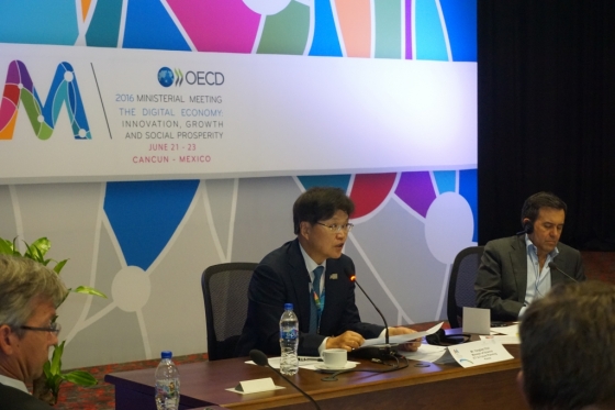 최양희 미래창조과학부 장관이 지난 22일과 23일 양일간 멕시코 칸쿤에서 개최된 ‘제3차 OECD 디지털경제장관회의’에 참가했다./사진제공=미래창조과학부