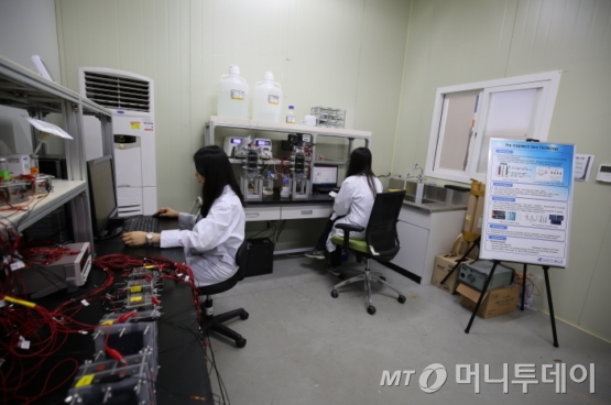 미생물전기분해 실험장면./사진제공=한국에너지기술연구원 제주글로벌연구센터 