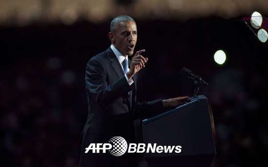 버락 오바마 미국 대통령이 10일(현지시간) 시카고에서 고별연설을 하고 있다./사진=AFP