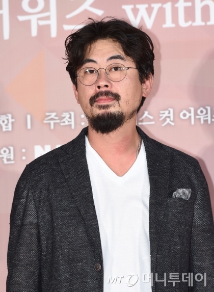 나홍진 감독이 24일 열린 '춘사영화상' 시상식에서 영화 '곡성'으로 최우수감독상을 수상했다. /사진=뉴스1
