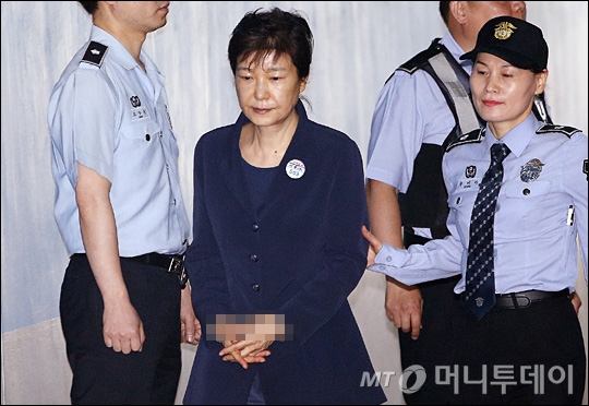 [사진]법정 향하는 박근혜