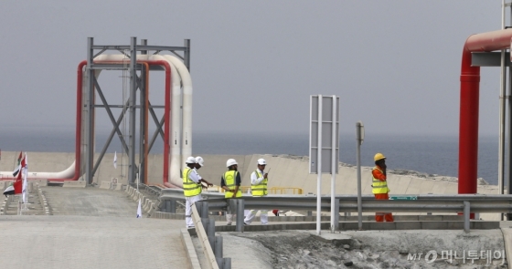 아랍에미리트연합(UAE) 푸자이라의 원유 수송 시설. /AFPBBNews=뉴스1