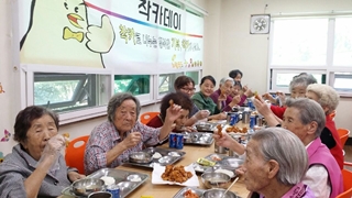 [머니투데이]프랜차이즈 외식 창업 전문 노랑통닭, 사랑의 푸드 트럭 ‘착카가 간다’