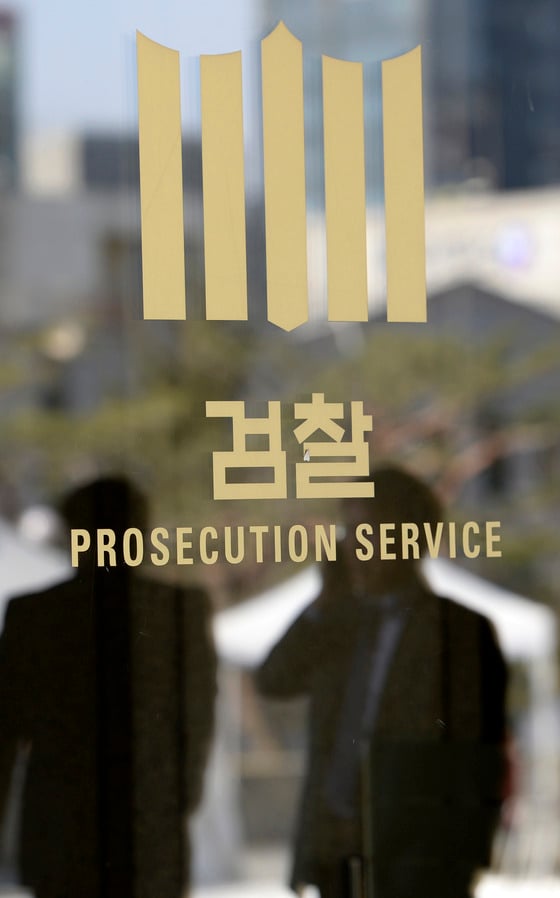 檢, KT 임원 전격 소환…'화이트리스트' 대기업 수사 확대