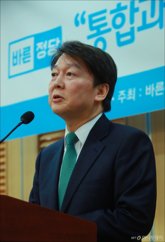 [사진]인사말하는 안철수 국민의당 대표