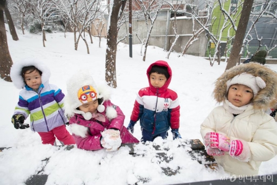 해와달어린이집은 바깥놀이를 통해 자연을 배우며 성장한다./사진=이우기