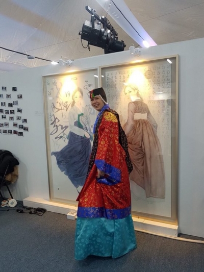 에스토니아의 케르스티 칼유라이드 대통령은 9일 평창에서 한복 체험을 했다/사진=평창올림픽 조직위원회