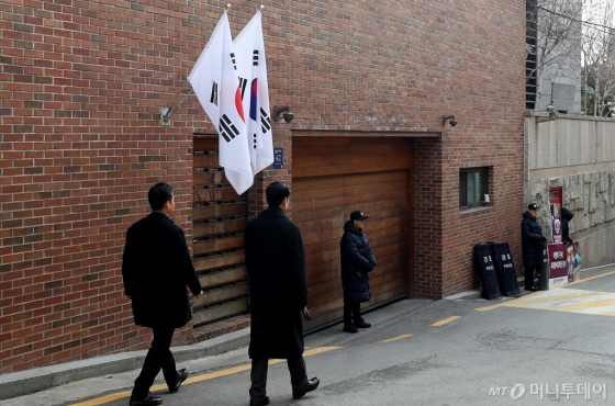 [사진]이명박 전 대통령 소환 임박