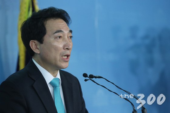  박수현 전 청와대 대변인이 5일 오후 서울 여의도 국회 정론관에서 충남도지사 출마 선언을 하고 있다. 2018.2.5/뉴스1  <저작권자 © 뉴스1코리아, 무단전재 및 재배포 금지>