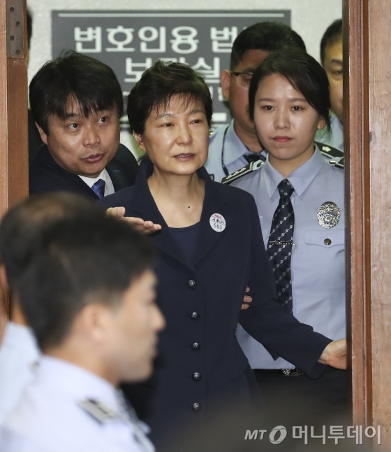 이 몸 등장.