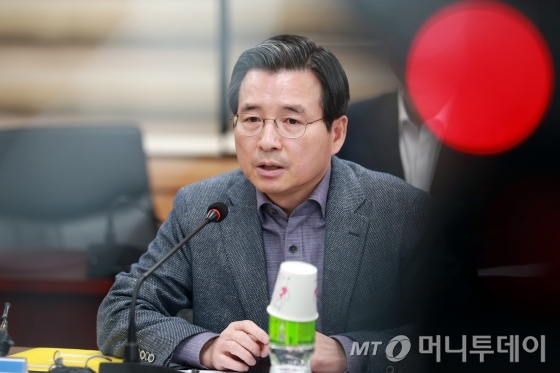 김용범 금융위 부위원장이 8일 오후 서울 세종로 정부청사에서 열린 삼성증권 배당 처리문제와 관련 긴급회의에 참석해 모두발언하고 있다. /사진=임성균 기자