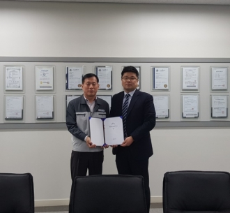 (왼쪽부터)오석언 코리센 대표, 박준희 제이피솔루션 대표/사진제공=코리센