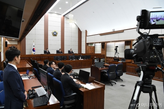 [사진]박근혜 전 대통령 재판 생중계
