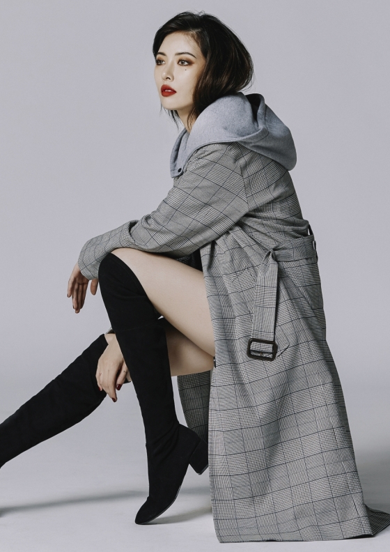 현아 화보, 체크코트에 삭스부츠…"어반 센세이션"
