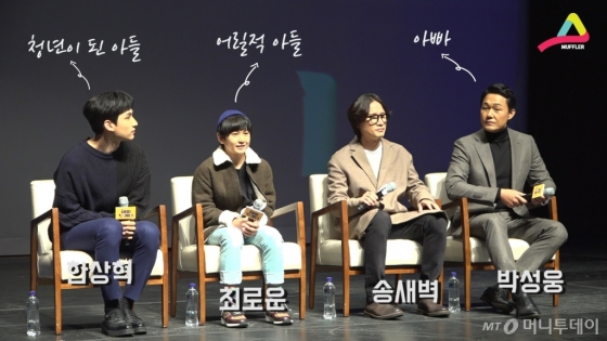 어릴 때나 커서나 잘 생긴 아들. 그렇지만...