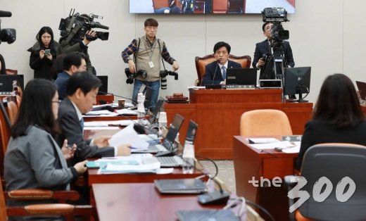 지난 6일 오전 서울 여의도 국회에서 열린 교육위원회 법안심사소위원회에서 조승래 소위원장이 발언을 하고 있다. /사진=이동훈 기자