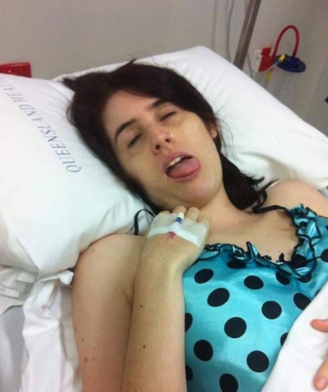 지난 2월 홀리 워랜드가 "4년 전, 처음으로 병원에 실려갔을 때의 모습"이라며 게시한 사진. /사진=인스타그램