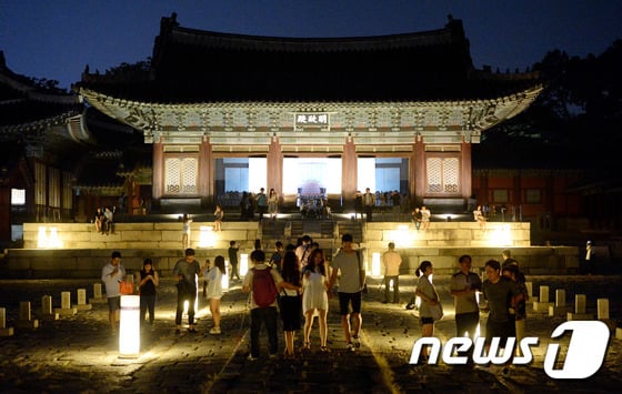 야간개장한 창경궁 모습. 올해부터 창경궁은 야간 상시관람으로 바뀌어 밤 9시까지 운영된다. /사진=뉴스1