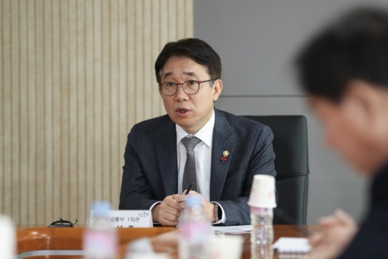 박선호 국토교통부 1차관이 충북혁신도시 발전방안을 논의하고 있다./사진=국토교통부