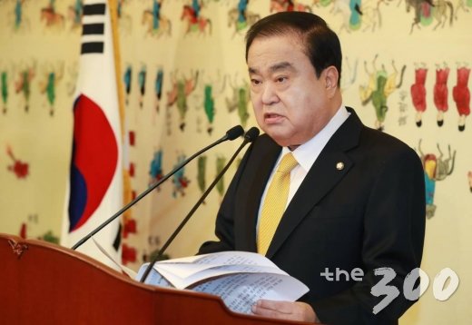문희상 국회의장이 3일 오전 서울 여의도 국회에서 열린 신년 기자간담회에서 인사말을 하고 있다.