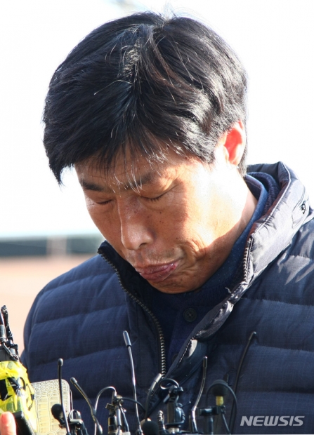 지난 11일 박종철 경북 예천군의회 의원이 해외연수 도중 가이드를 폭행한 혐의와 관련한 조사를 받기 위해 예천경찰서로 들어가고 있다./사진=뉴시스