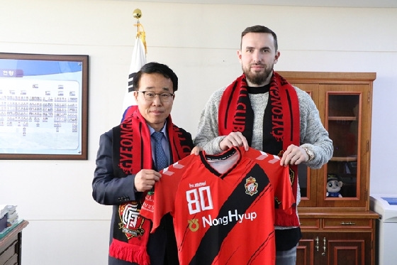 조던 머치(오른쪽). /사진=경남FC 제ㅗㄱㅇ