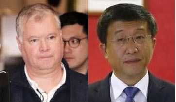 스티브 비건 미국 국무부 대북정책특별대표(왼쪽)와 김혁철 북한 국무위원회 대미특별대표.