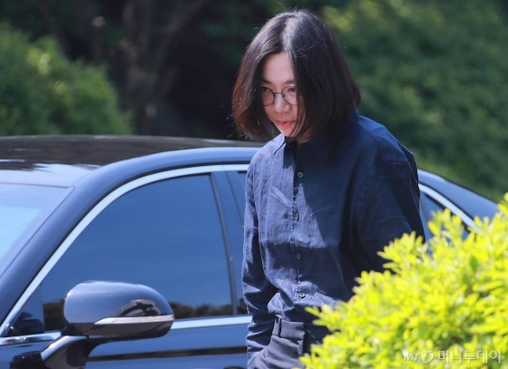 조현아 전 대한항공 부사장이 밀수와 탈세 혐의로 조사받기 위해 지난해 6월 인천 중구 인천본부세관으로 출석하고 있다. /사진=이동훈 기자