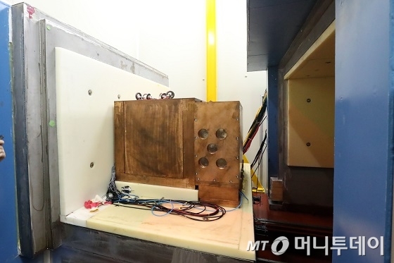 황갈색 구리박스가 검출기 모듈이다. 개봉 전 모습/ 사진=양양(강원) 임성균 기자
