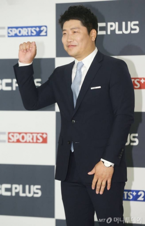 29일 오전 서울 종로구 포시즌스호텔에서 MBC스포츠플러스2 개국 기자간담회가 진행되고 있다.<br>
<br>
MBC스포츠플러스2는 프로야구, 메이저리그, K리그 클래식을 비롯해 AFC 챔피언스리그, 유로 2016 프랑스 등 다양한 분야의 스포츠 종목을 확대 중계해 종합스포츠채널로 자리매김해 나갈 계획이다. / 사진=이동훈 기자 photoguy@