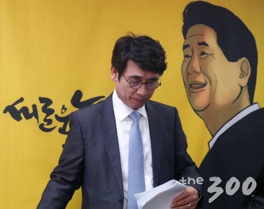 유시민 노무현재단 이사장이 지난달 23일 오전 서울 마포구 노무현재단에서 열린 고(故) 노무현 전 대통령 서거 10주기 기자간담회에 참석하고 있다./사진=홍봉진 기자