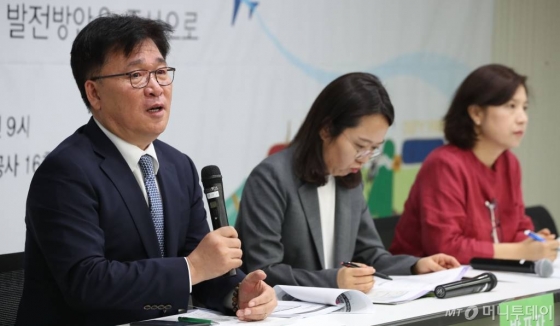 문화관광연구원 김상태 선임연구위원이 5일 중구 한국관광공사 서울센터에서 열린 '제5회 머니투데이 관광포럼'에서 토론을 하고 있다. / 사진=이기범 기자 leekb@