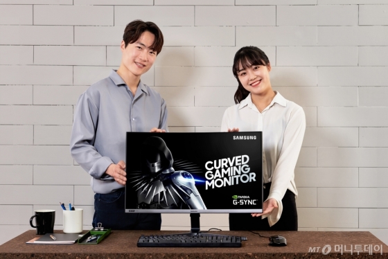 삼성전자의 커브드 게이밍 모니터 CRG5/사진제공=삼성전자