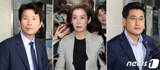 (서울=뉴스1) 이종덕 기자 = 이인영 더불어민주당 원내대표, 나경원 자유한국당 원내대표, 오신환 바른미래당 원내대표가 2일 서울 여의도 국회 의원회관에서 만나 국회 정상화를 논의 한 후 나서고 있다. 이날 국회정상화를 위한 3당 원내대표 협상은 결렬됐다. 2019.6.2/뉴스1