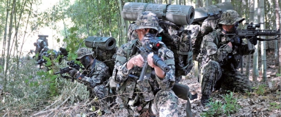 특전사 요원들의 산악훈련 / 사진제공 = 육군