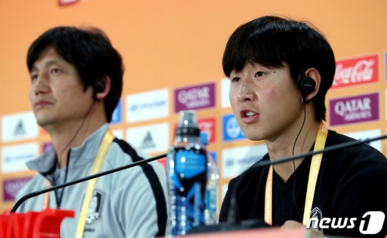 (우치(폴란드)=뉴스1) 박정호 기자 = U-20 축구대표팀 이강인 선수가 14일 오후(한국시간) 폴란드 우치 스타디움에서 열린 공식 기자회견에서 취재진의 질문에 답하고 있다. 한국 남자축구 사상 첫 국제축구연맹(FIFA) 주관 대회 결승 진출이라는 새로운 역사를 쓴 U-20 축구대표팀은 오는 16일 폴란드 우치에서 우크라이나와 우승컵을 두고 결전을 치른다. 2019.6.14/뉴스1 가  <저작권자 © 뉴스1코리아, 무단전재 및 재배포 금지>