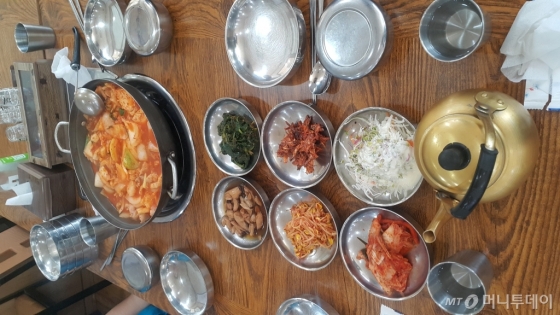 고생한 뒤 먹은 김찌 짜글이 찌개. 정말 맛있었다./사진=밥 두 그릇 해치운 남형도 기자