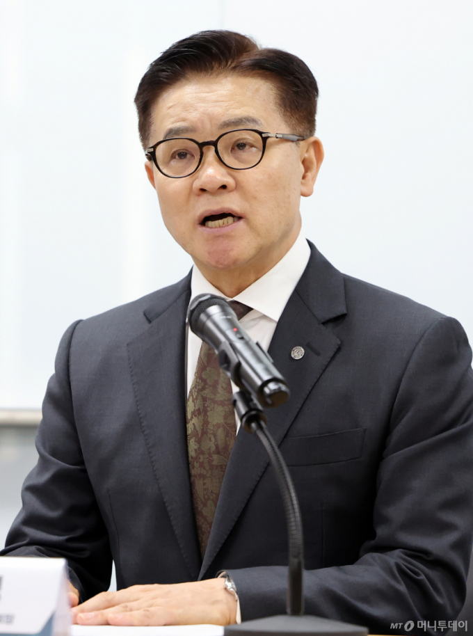 (서울=뉴스1) 김진환 기자 = 이기정 한국대학교육협의회 회장 14일 서울 금천구 한국대학교육협의회에서 2027학년도 대학 수시모집 원서 접수 시스템 장애 발생 관련 입장을 밝히고 있다. 2026.9.14/뉴스1 Copyright (C) 뉴스1. All rights reserved. 무단 전재 및 재배포, AI학습 이용 금지. /사진=(서울=뉴스1) 김진환 기자