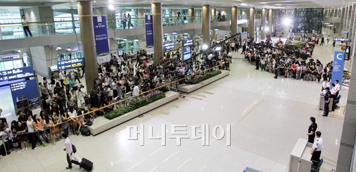 [사진]팬들 몰려든 인천공항 