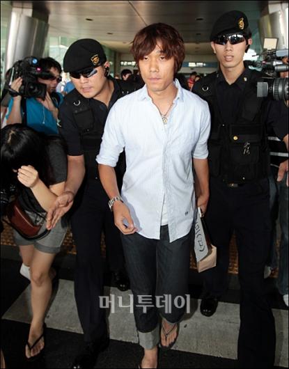 [사진]박주영, 경찰 경호 받으며 입국 