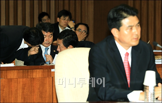 [사진]김태호 후보 보좌관들 '바쁘다 바빠'