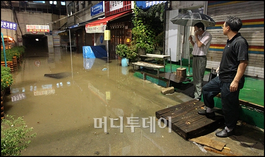 [사진]'폭우로 길이 사라졌어요'
