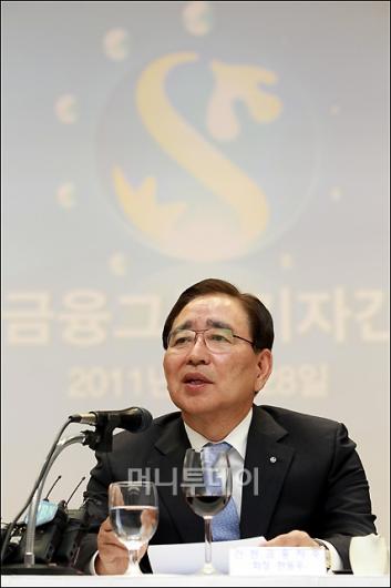 [사진]신한 한동우 회장, 취임후 첫 기자회견  